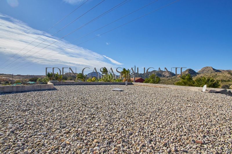 Foto c587bb8a-6973-4d2a-870d-1c782ec99833. Xalet amb aparcament piscina a Xixona