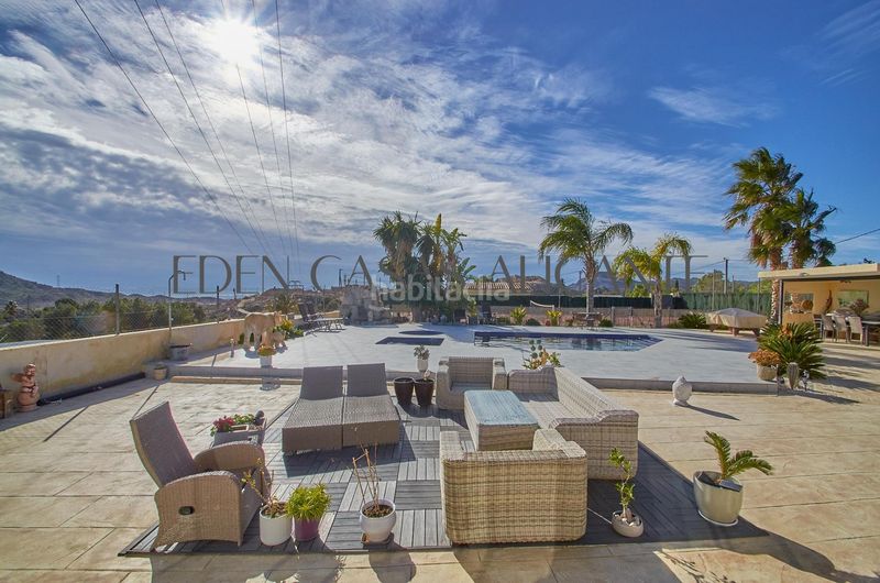 Foto e76232b4-0d05-41d0-8e9e-a857bc8684ba. Xalet amb aparcament piscina a Xixona