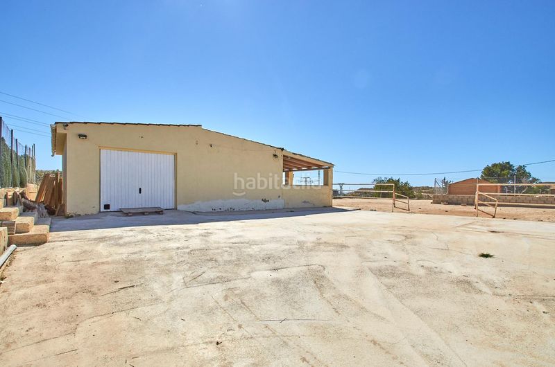 Foto ee978254-cfc4-48b4-af23-0d94de08c935. Xalet amb aparcament piscina a Xixona