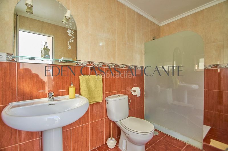 Foto f8a05592-b480-44ed-84e3-6fef4cfb90e2. Xalet amb aparcament piscina a Xixona
