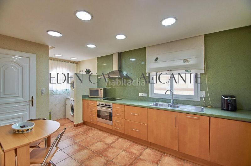 Foto 17c8c389-e40c-4ecd-b0bc-fcee28daca73. Xalet amb aparcament piscina a Busot