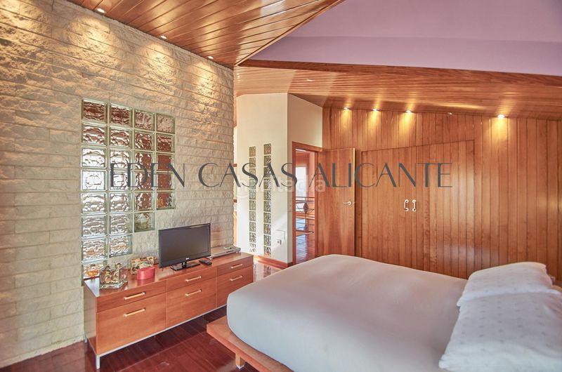 Foto 8b02e3bb-3610-46dd-8694-8a0e41d41327. Xalet amb aparcament piscina a Busot