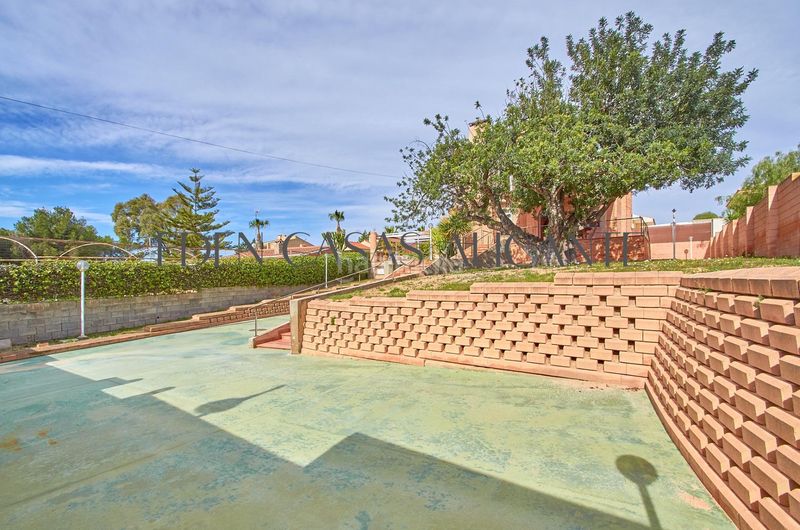 Foto c9a4ced0-6af9-439f-928a-a9d2b4d0b24e. Xalet amb aparcament piscina a Busot