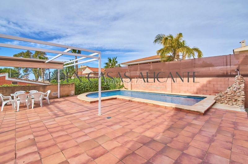 Foto d3495e8e-d85a-4ad6-9a67-7a110eb0e334. Xalet amb aparcament piscina a Busot