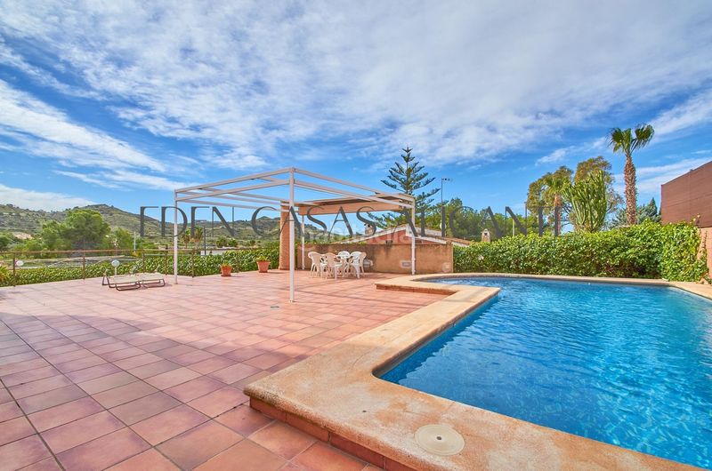 Foto df6fec03-f826-4a06-a07d-1f6a3837abfb. Xalet amb aparcament piscina a Busot