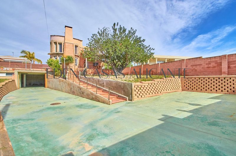 Foto f0470275-0a29-49b7-8a3b-f746737970fd. Xalet amb aparcament piscina a Busot