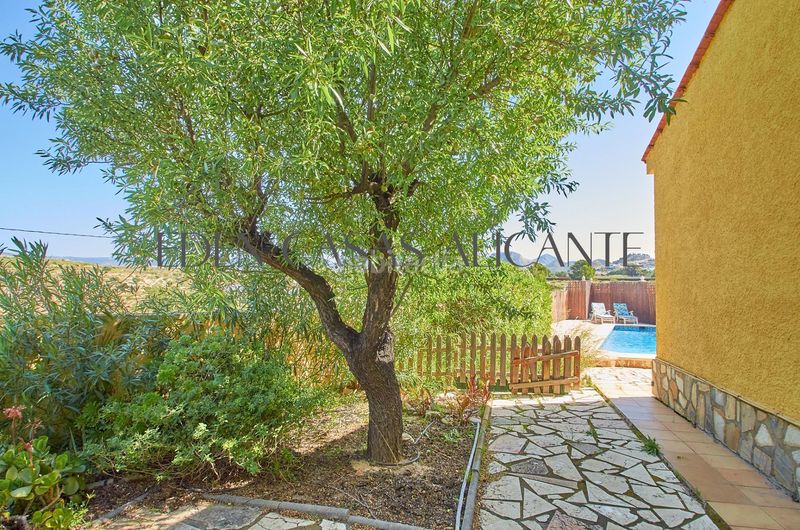 Foto 195533ee-f297-45c2-b957-e5bef97f69a4. Chalet ref 01490 chalet independiente en Busot
