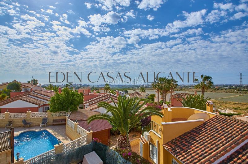 Foto f43efff6-def6-4381-a4c0-977456a866ee. Xalet amb piscina a Bonalba-Cotoveta Mutxamel