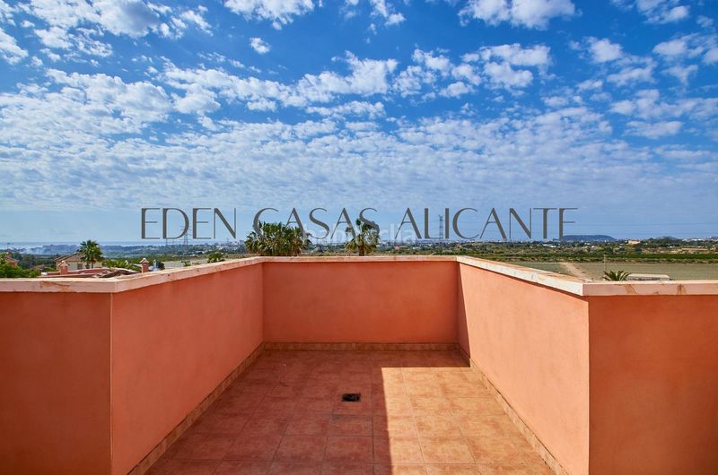 Foto f7f9d8c8-bb6f-44f5-ba14-30658a49d3a3. Xalet amb piscina a Bonalba-Cotoveta Mutxamel