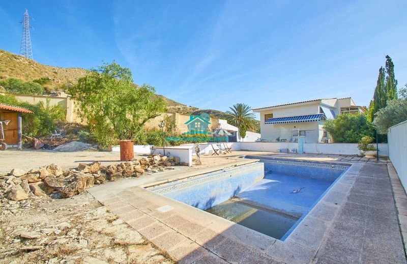 Foto d6490b10-3dbe-4934-980b-d2a5631144b5. Chalet ref 01289 chalet rústico en el campello en Campello (el)
