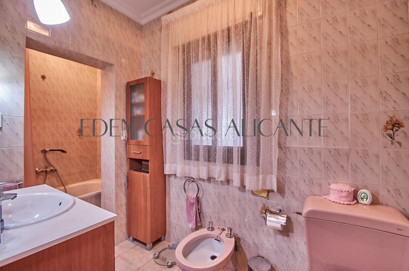 Foto a35cebd9-0543-4bbe-a336-5fcc2a424f02. Xalet amb calefacció aparcament piscina a Busot