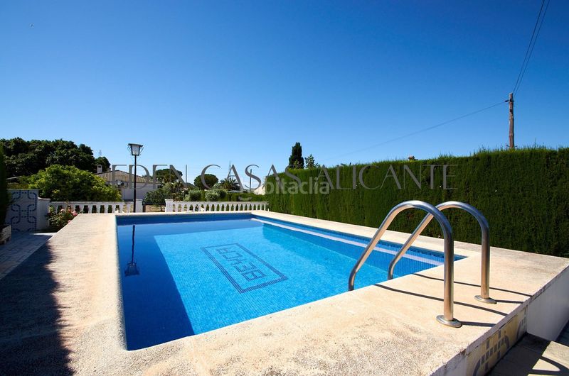 Foto e83b86fd-f5a4-4961-836e-2f9bcde50b9c. Xalet amb calefacció aparcament piscina a Busot