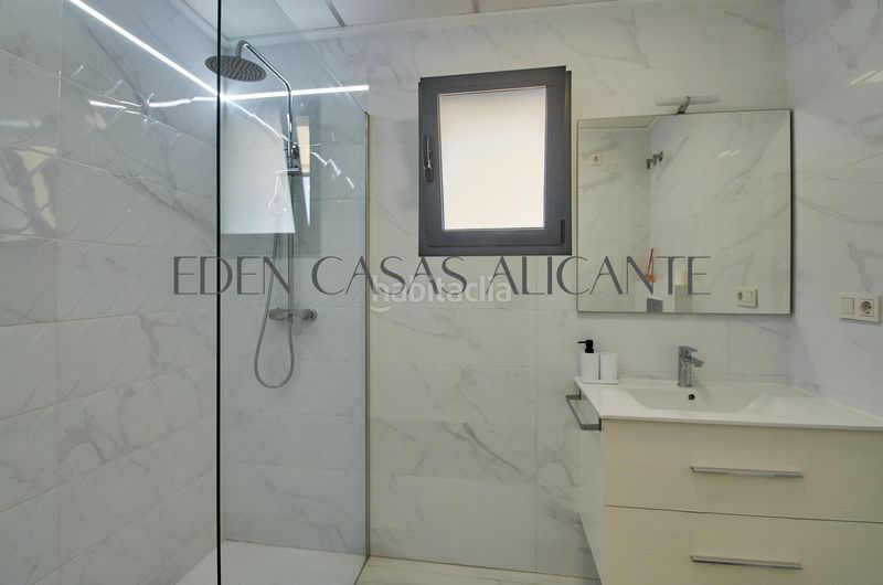 Foto c5c7e615-489a-477f-9219-b7352d71a933. Xalet amb calefacció aparcament piscina a Busot