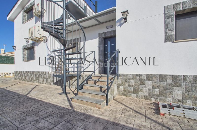 Foto c61258b6-5290-4998-84d1-f3208ba5c597. Xalet amb calefacció aparcament piscina a Busot