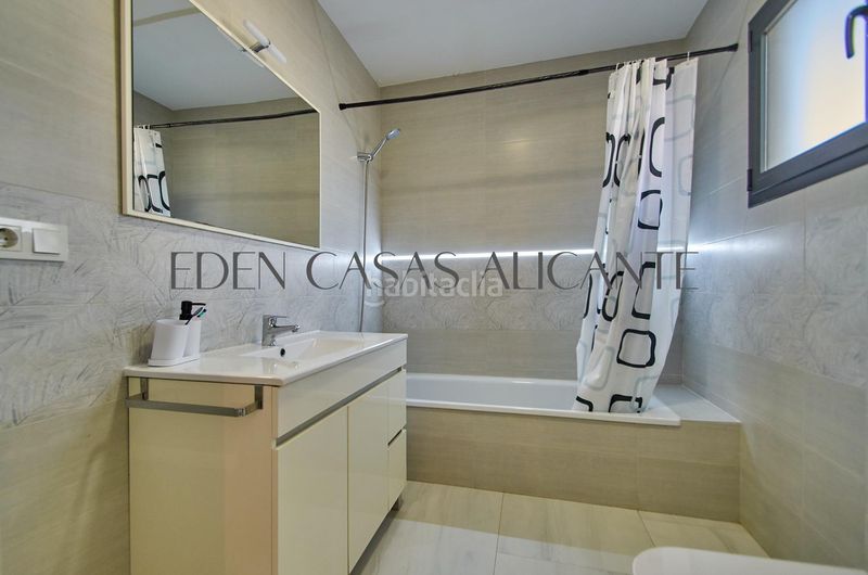 Foto c720ae46-60ae-4e02-b35e-8a882c443cd5. Xalet amb calefacció aparcament piscina a Busot