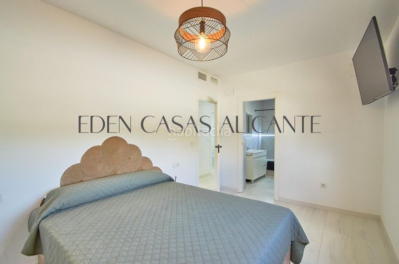 Foto f736fcb2-b65f-4bfe-9fb0-77f3784e2e64. Xalet amb calefacció aparcament piscina a Busot