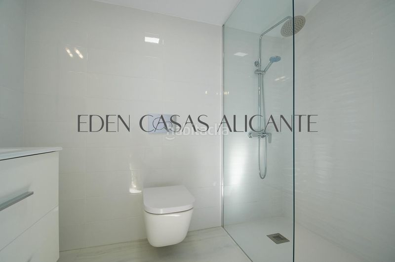 Foto f954b6b9-dcab-4a3d-8d99-c9c43e2b1a6c. Xalet amb calefacció aparcament piscina a Busot