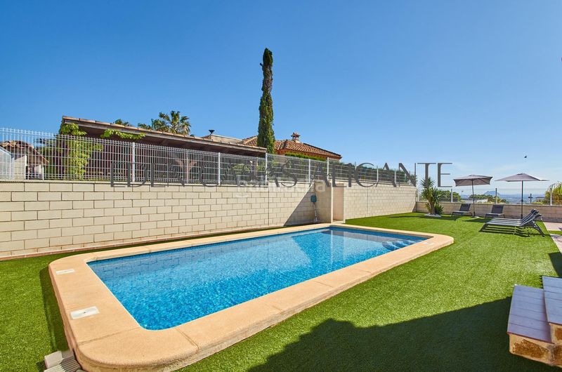 Foto c9cb22a1-b833-48f1-a223-923d22f3f748. Xalet amb calefacció aparcament piscina a Busot
