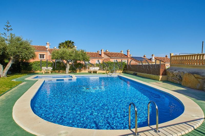 Foto 47370f32-6f60-4a41-83a6-0ed335a9b0aa. Casa adossada amb calefacció aparcament piscina a Mutxamel