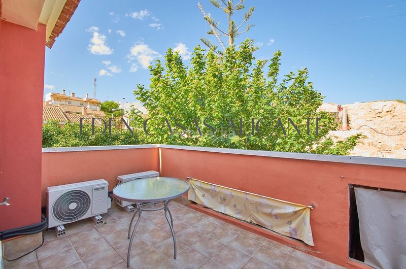 Foto 8d6e052c-912c-4344-a98c-e35a4db3469a. Casa adossada amb calefacció aparcament piscina a Mutxamel