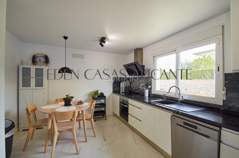 Foto d1cd1fa2-8964-46f6-bd15-63a4f3053f08. Xalet amb calefacció aparcament piscina a Busot