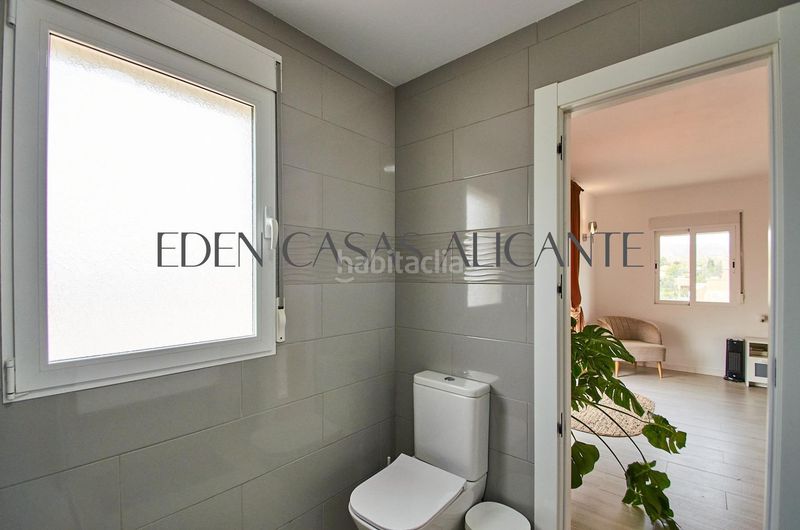 Foto d6ded0b3-c5f2-487d-8b7d-8a8b77a7ec48. Xalet amb calefacció aparcament piscina a Busot