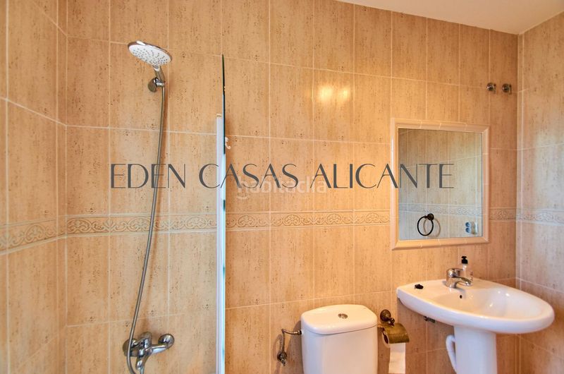 Foto 1993afea-6106-42f8-aa9e-744e5fc11ee7. Xalet amb calefacció aparcament piscina a Busot