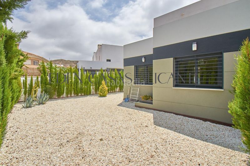 Foto 0f9a9a35-0961-4821-877f-ff7428b445cb. Casa aparellada amb calefacció aparcament piscina a Busot