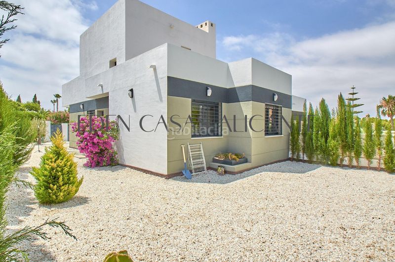 Foto 703a337e-6701-4d04-94bb-41b8a9650fa8. Casa aparellada amb calefacció aparcament piscina a Busot
