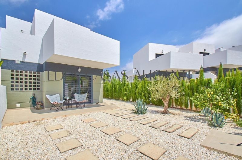 Foto a5c83fe9-e7cd-45b3-a3a0-54ebd663d2f7. Casa aparellada amb calefacció aparcament piscina a Busot