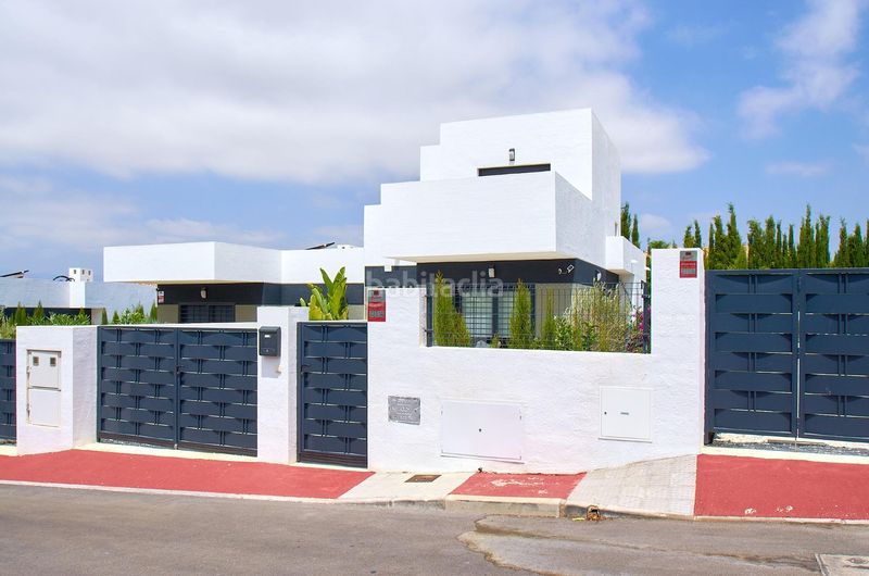 Foto b9238f5b-47e8-4837-a508-87893f081767. Casa aparellada amb calefacció aparcament piscina a Busot