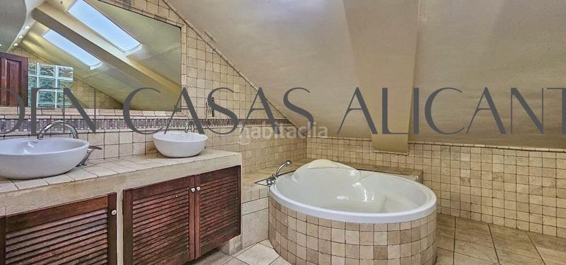 Foto a2995807-c579-4d25-8980-17f630fb8ba9. Casa amb calefacció aparcament a Busot