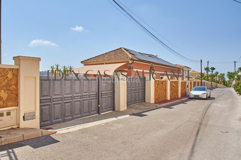 Foto a95c8b2a-4f9d-444b-827e-e5a3e0e22fe8. Casa amb calefacció aparcament a Busot