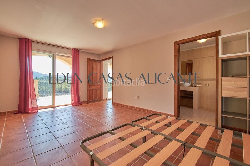 Foto cb19eda6-61e4-4807-bfa6-b4566e94382e. Casa amb calefacció aparcament a Busot