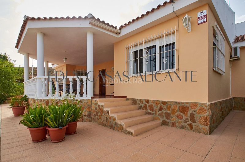Foto a12f1e29-f0d4-4491-8239-fe502f3e2497. Xalet amb calefacció aparcament piscina a Valle del Sol Mutxamel