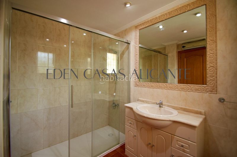 Foto c4791ace-0685-46bb-9696-280584a2f9dc. Xalet amb calefacció aparcament piscina a Valle del Sol Mutxamel