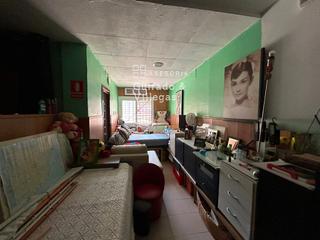 Flat  Calle sagrada familia. Se vende piso con local integrado