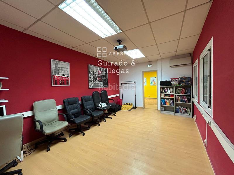 Foto 24b9ae8f-f6ad-4630-afa0-d705dd401e94. Local comercial a Casagemes Badalona