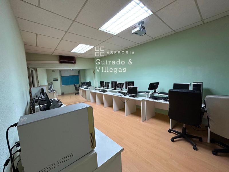 Foto 9665fbf9-eb14-4a05-aaae-100fc7f95829. Local comercial a Casagemes Badalona