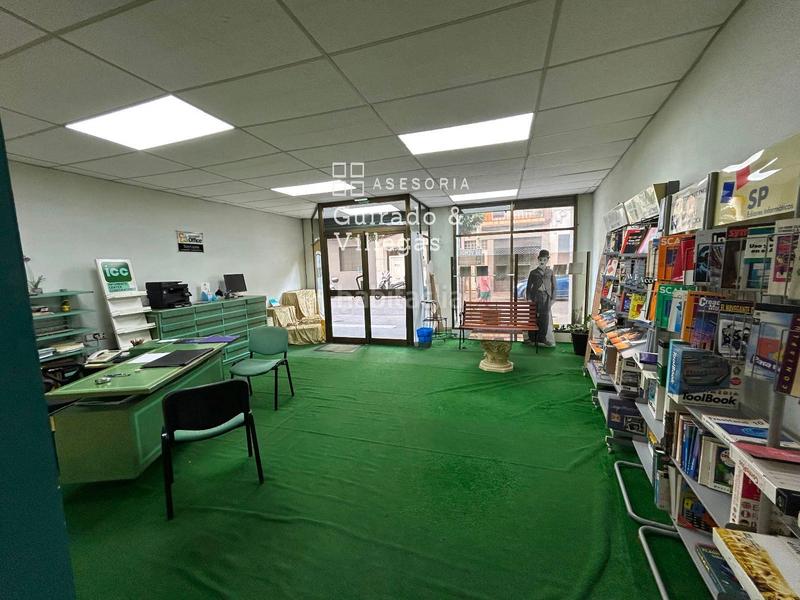 Foto f042f6b5-61a5-4fc8-8ec8-9e0e40ead82c. Local comercial a Casagemes Badalona