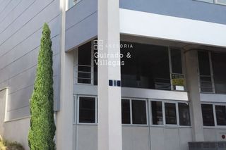 Lloguer Nau industrial a Pomar. Nave con oficinas en alquiler