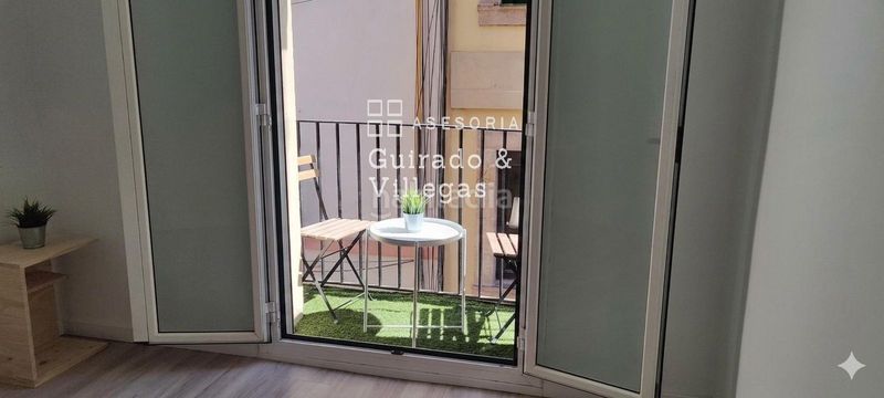 Foto b942d064-633e-4ff4-aa61-e117568acb99. Piso a estrenar con 2 balcones y mucha luz en Raval Barcelona