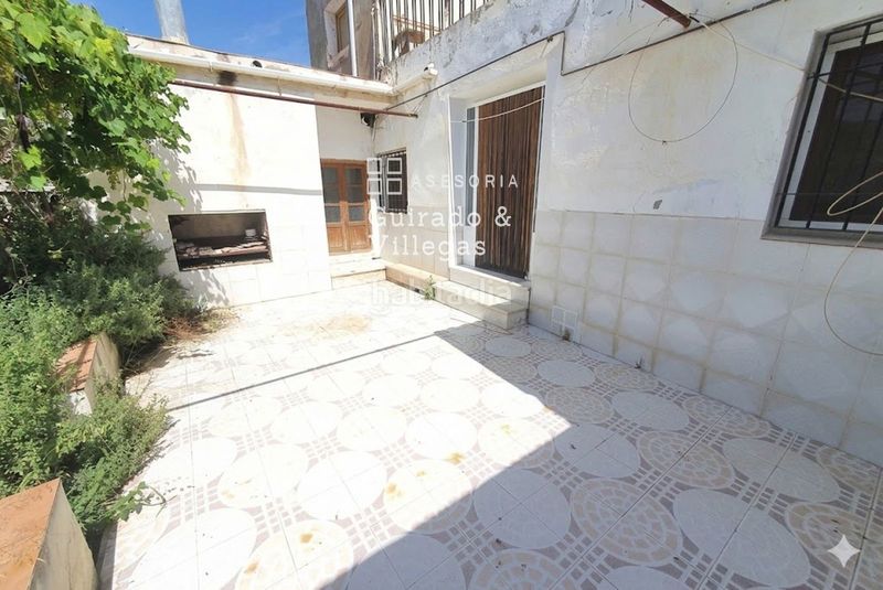 Foto 9578f87d-3bff-49b1-a3d7-c2c733b9ea19. Casa adossada a Fines