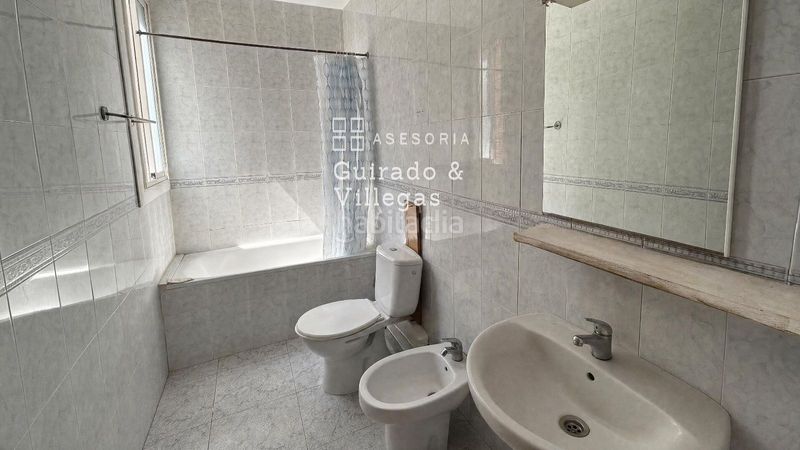 Foto f8fde92a-2938-45de-90fa-a214c6519b51. Pis a Raval Barcelona
