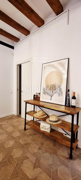 Foto ab6e6c25-6f8e-4526-9cad-f81e562aa752. Pis a Gòtic Barcelona