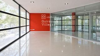 Local Comercial a Avenida Sant Ildefons