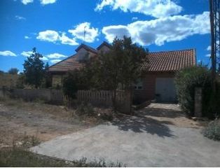 Chalet in Alija del Infantado. Casa en alija del infantado