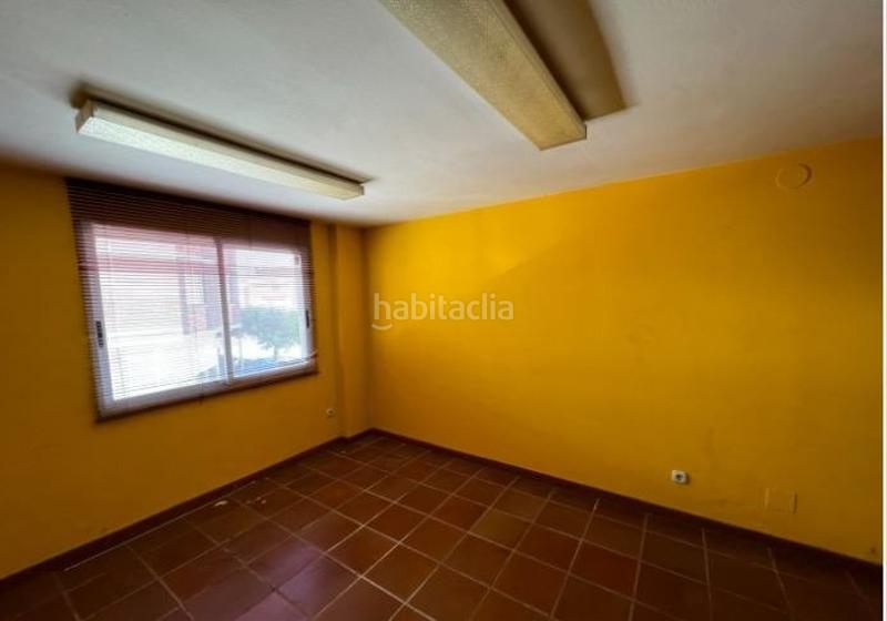 Foto b5cfdc90-bb62-4508-a92b-b48c43c11315. Locale commerciale in calle gustavo adolfo bequer 3 in Ponferrada