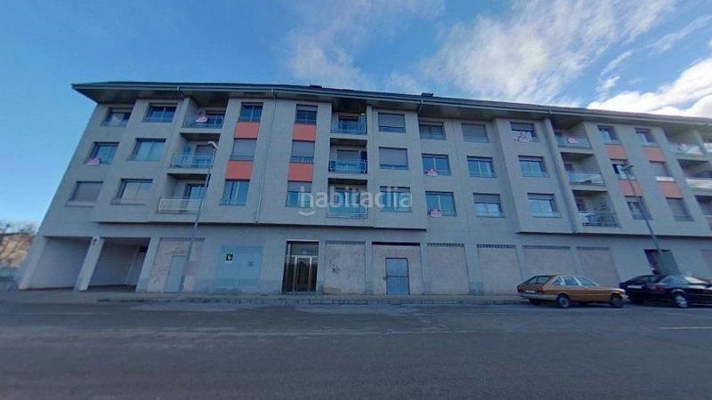 Foto ca48ba3f-eda6-435d-a3bf-db84f2edeb18. Local commercial dans calle teruel 113 dans Flores de Sil - La Placa Ponferrada