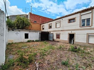 Maison à Puente Castro. Casa para reformar completamente en leon